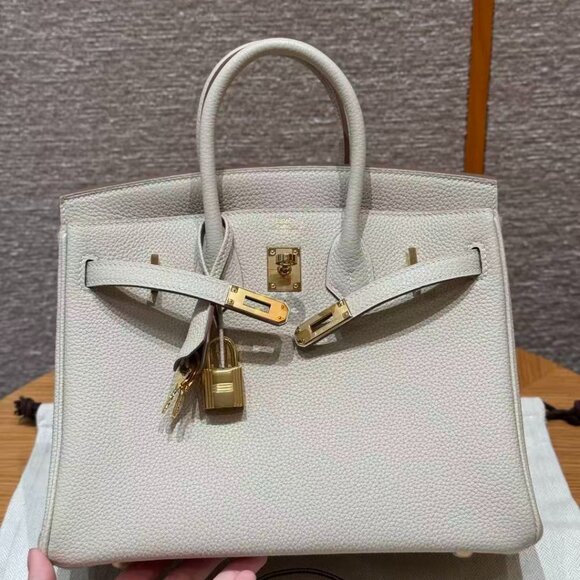 Classic Hermes Bag: A Stylish and Versatile Choice for Elegance - Picture 1 of 6